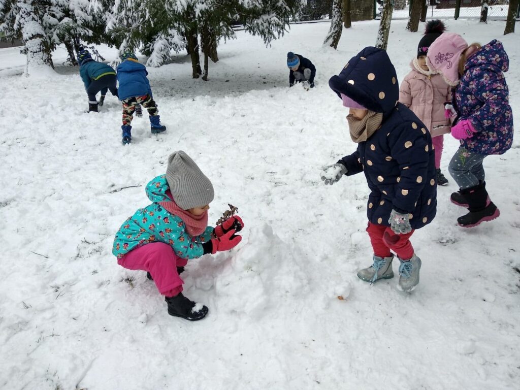 Pierwsze zimowe zabawy „Kotków”