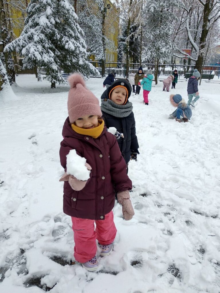 Pierwsze zimowe zabawy „Kotków”