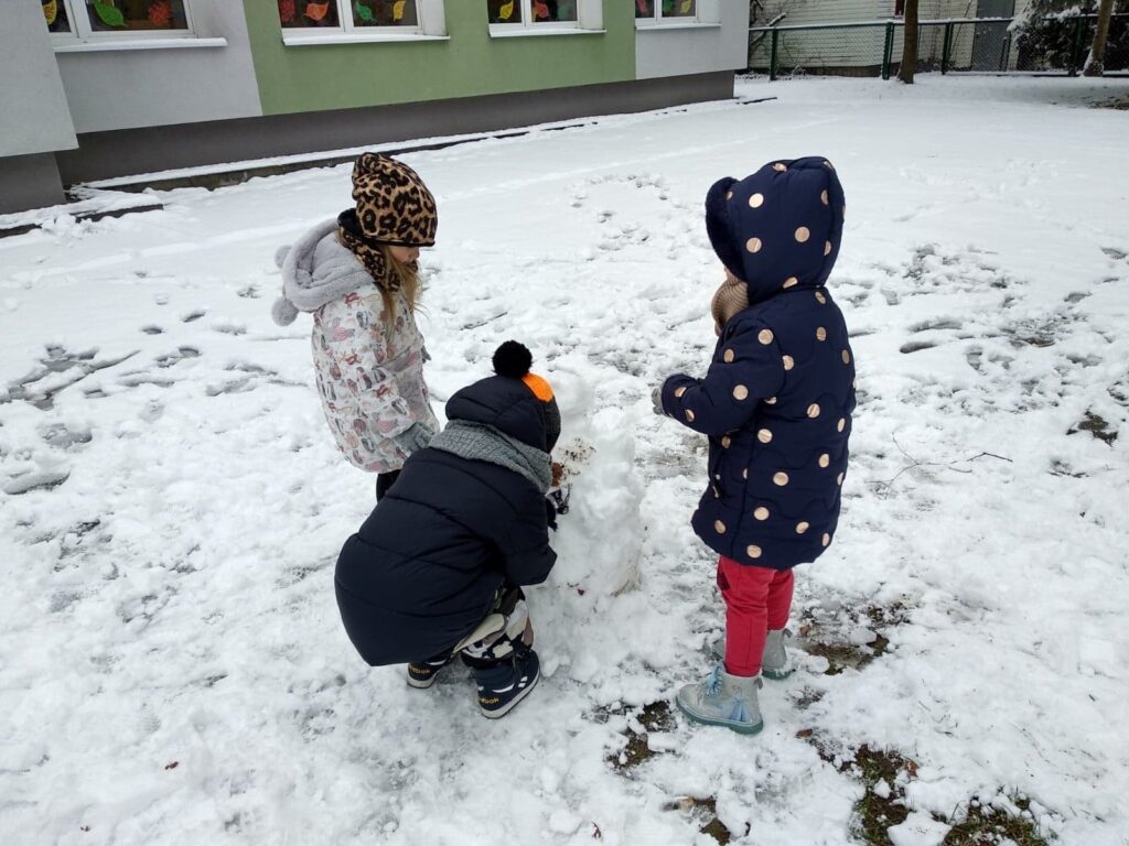 Pierwsze zimowe zabawy „Kotków”