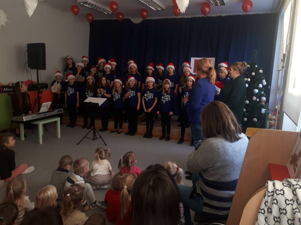 Kolędowanie w przedszkolu z Chórem Prima Volta