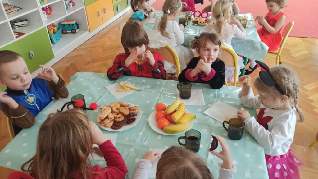 „Kotki” na balu karnawałowym