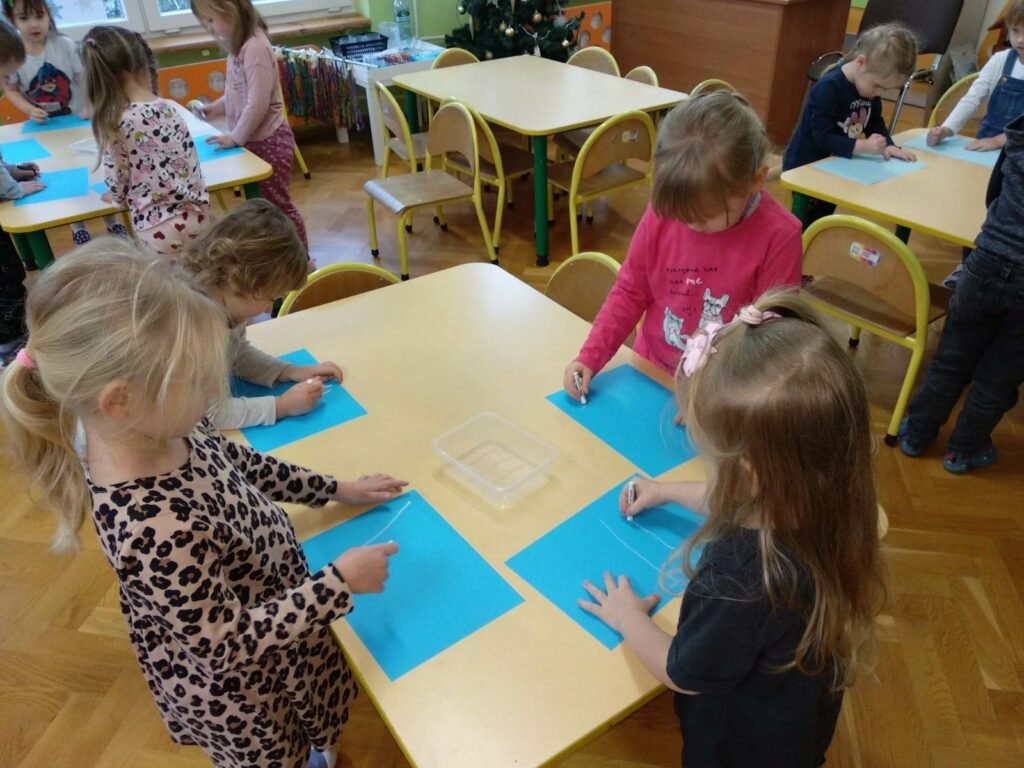 Bałwanki metodą „Edukacji przez ruch” – „Kotki”
