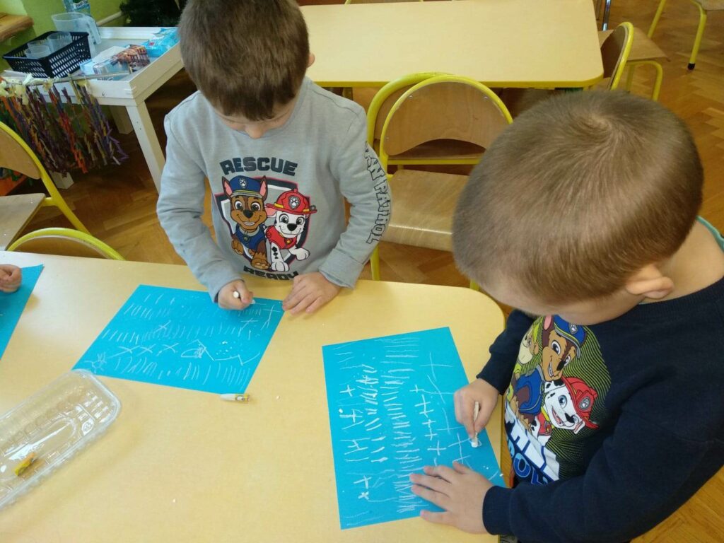 Bałwanki metodą „Edukacji przez ruch” – „Kotki”