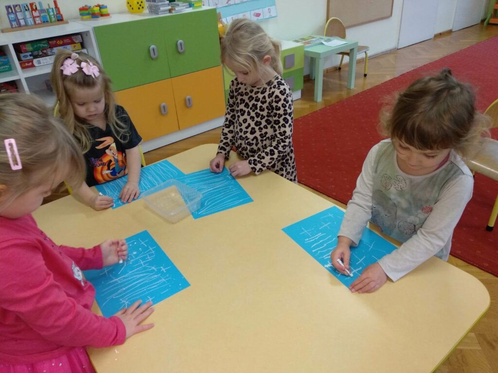 Bałwanki metodą „Edukacji przez ruch” – „Kotki”