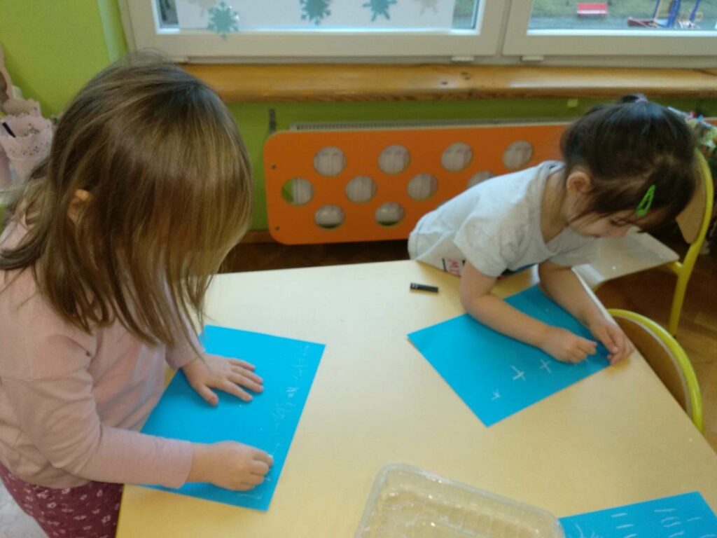 Bałwanki metodą „Edukacji przez ruch” – „Kotki”