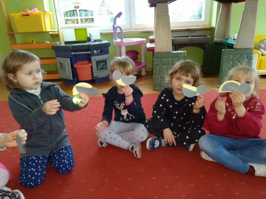 Głodny ptaszek – „Kotki”
