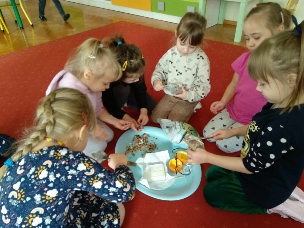 Głodny ptaszek – „Kotki”
