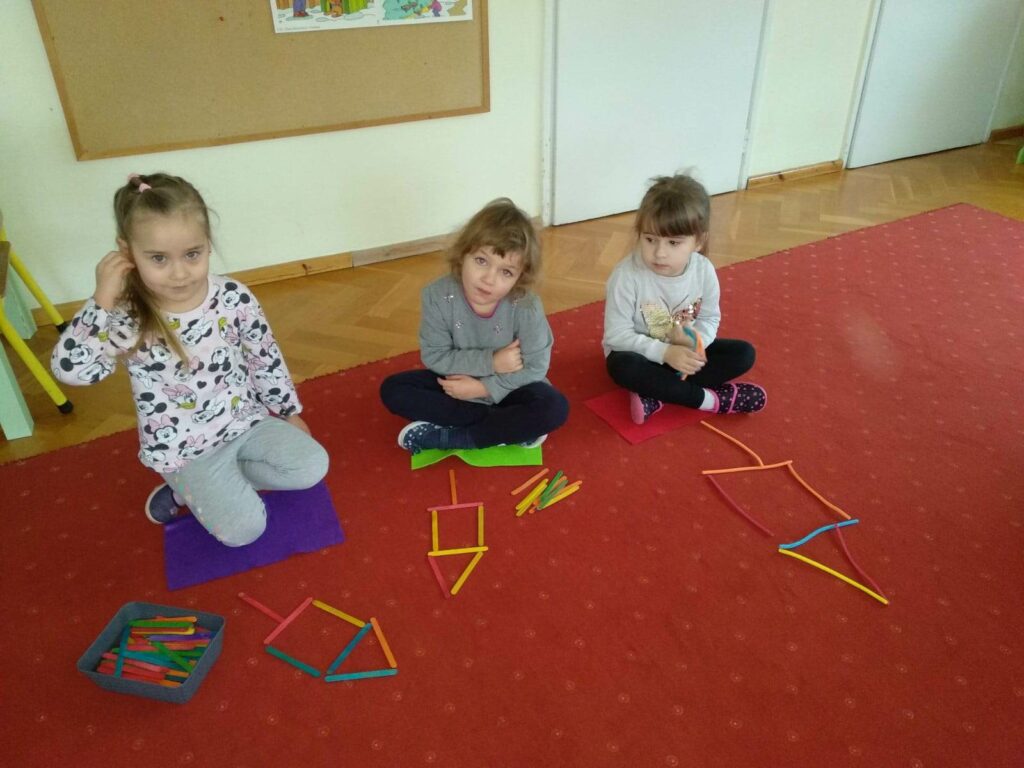 Głodny ptaszek – „Kotki”