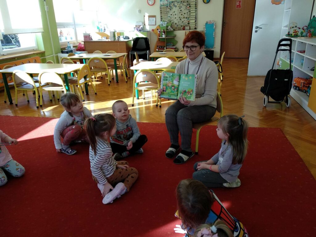 Książka przyjacielem dzieci – rozwijamy zainteresowania czytelnicze „Kotków”