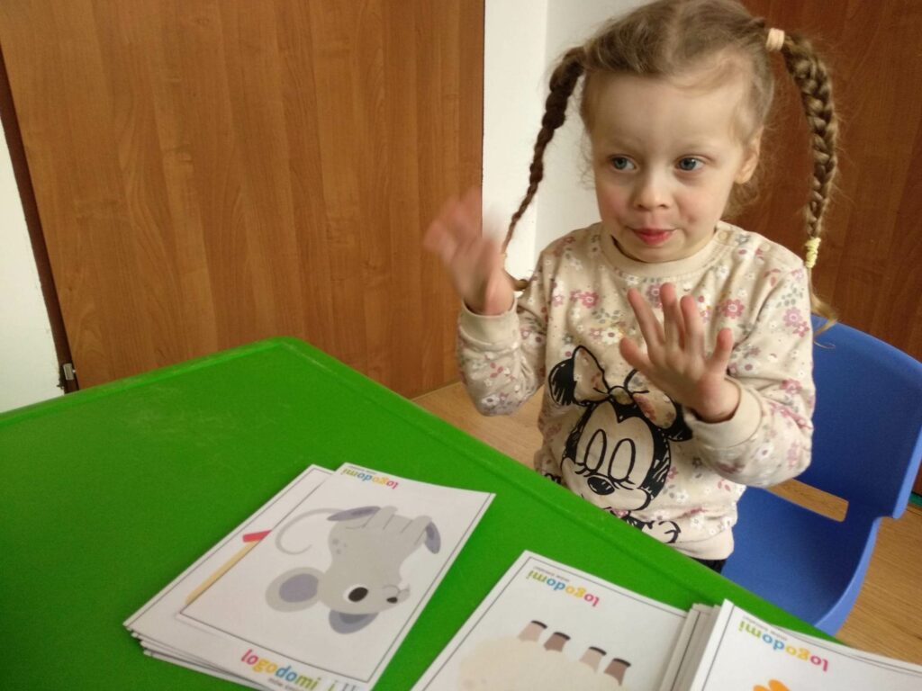Wspieramy rozwój językowy – terapia logopedyczna
