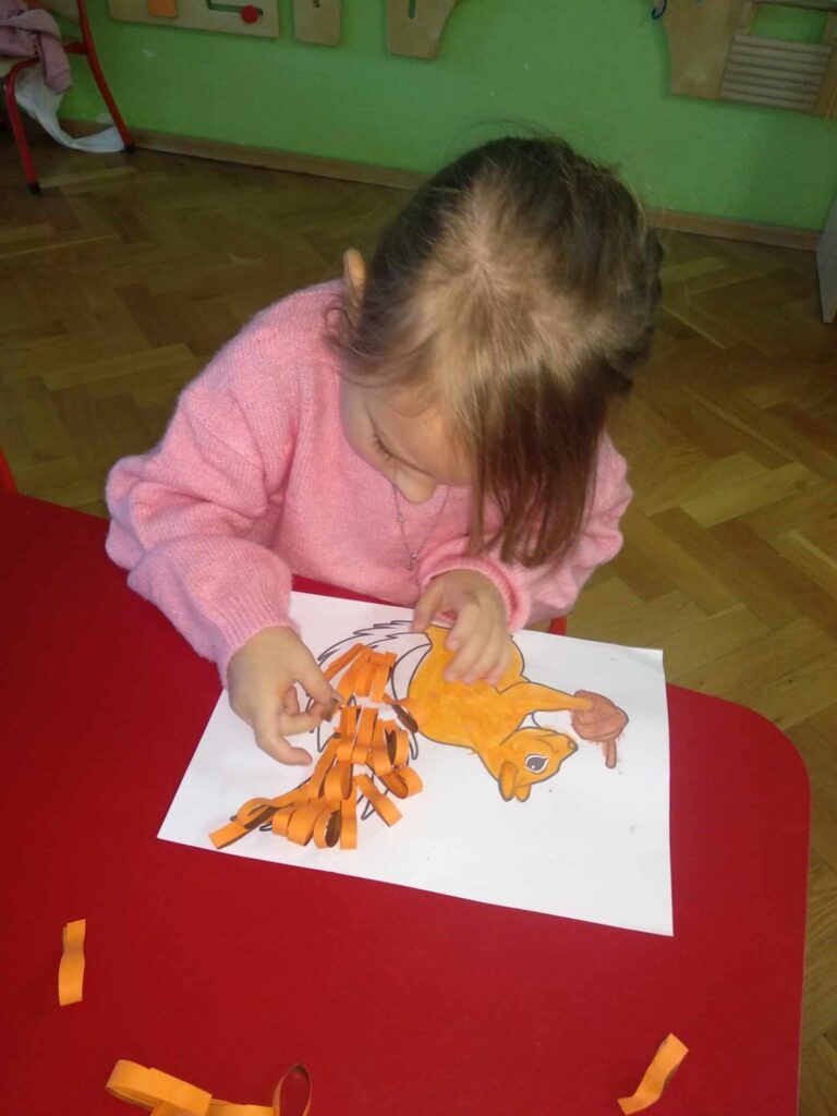 Jesienne zabawy z wiewiórką – „Motylki”