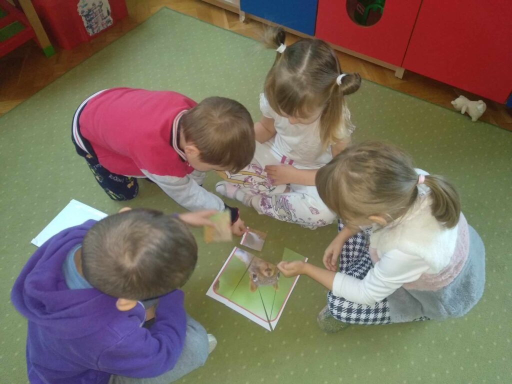 Jesienne zabawy z wiewiórką – „Motylki”