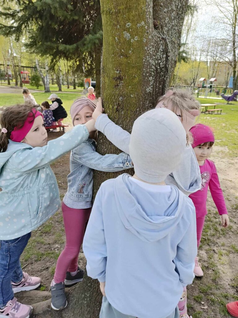 Czy drzewo może być mniejsze od psa?