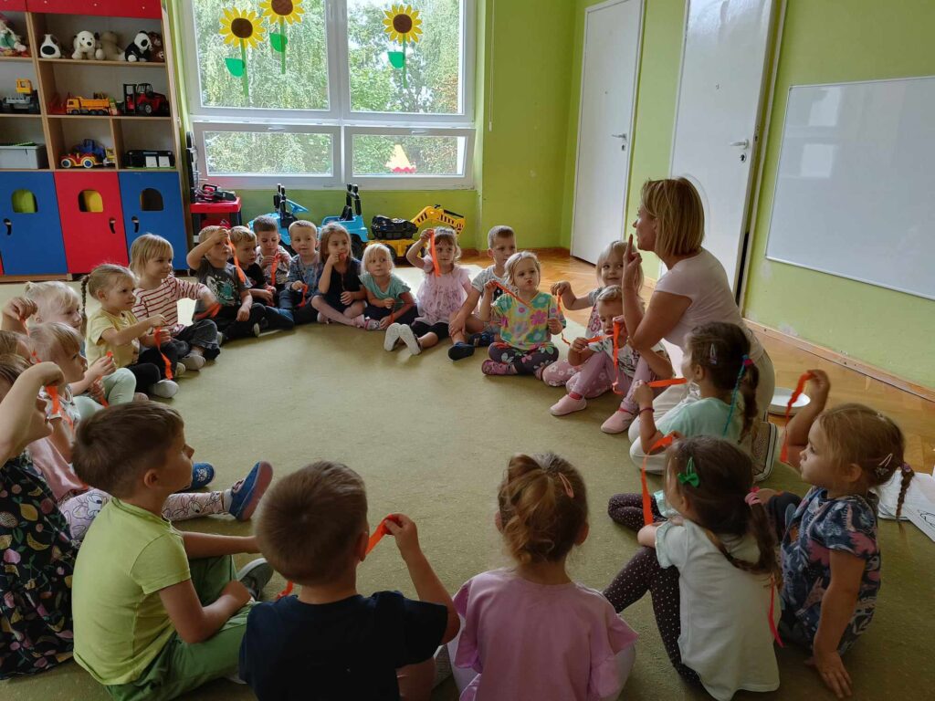 4-latki na zajęciach logopedycznych