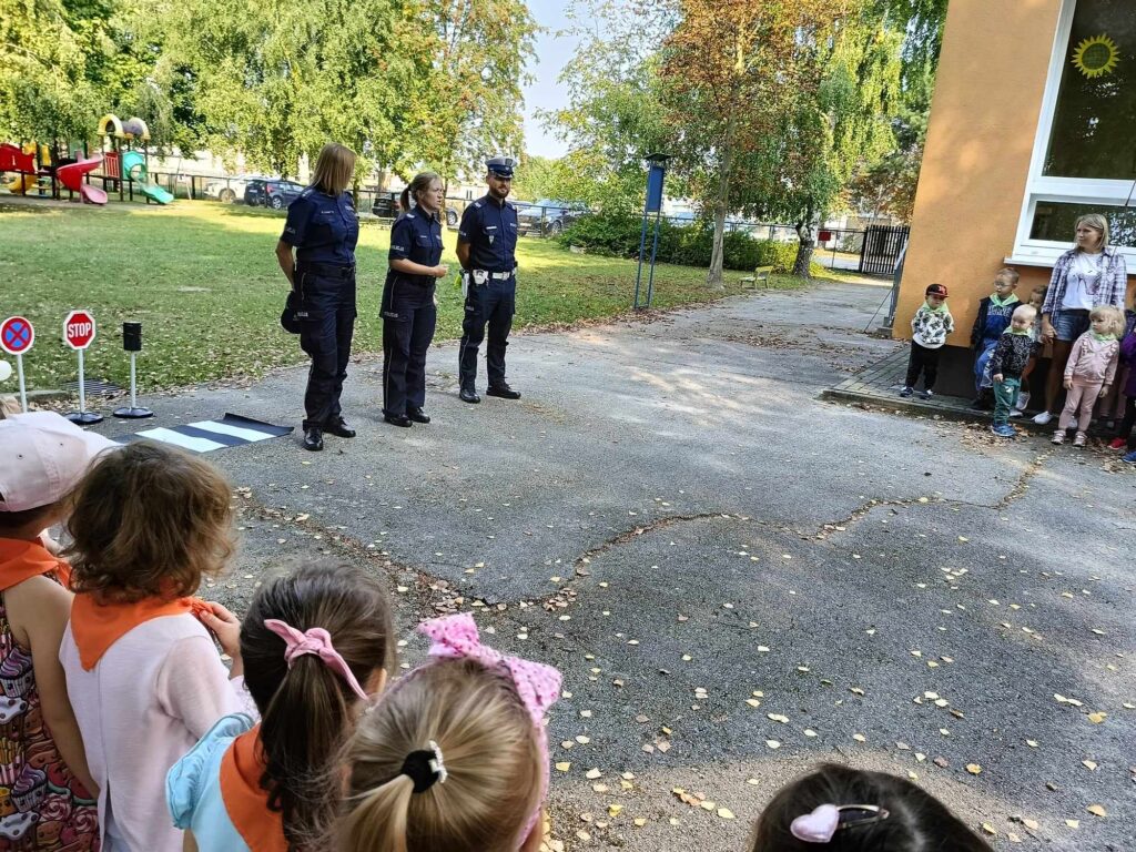 „Bezpieczeństwo w ruchu drogowym” – wizyta Funkcjonariuszy Policji