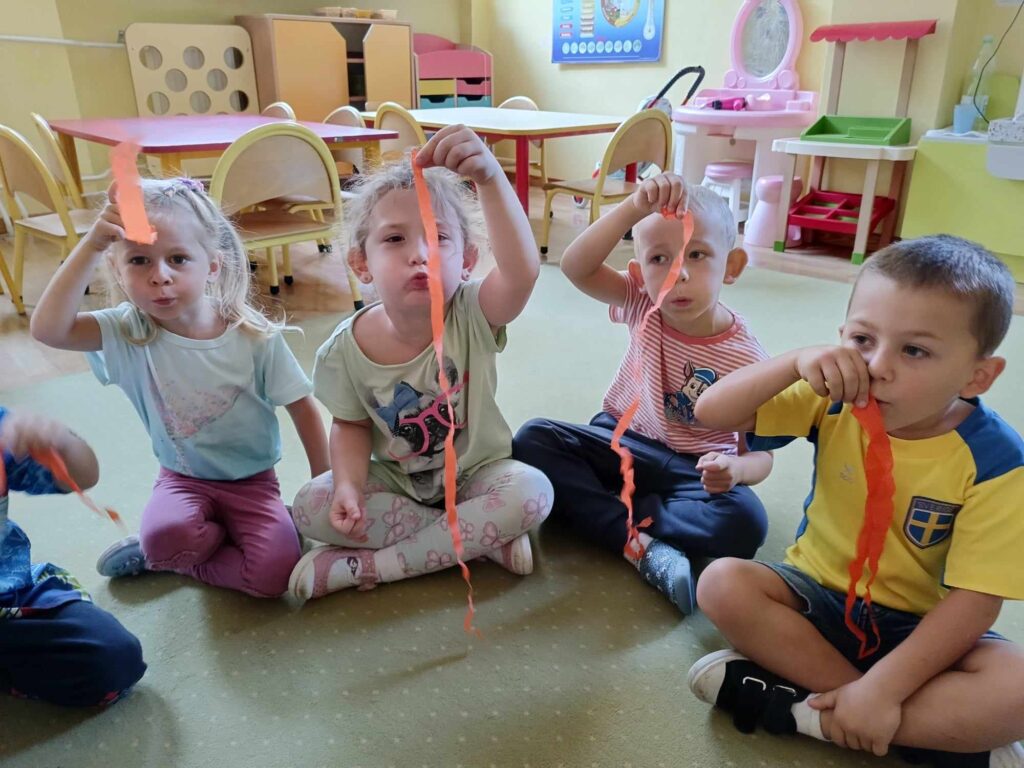 4-latki na zajęciach logopedycznych