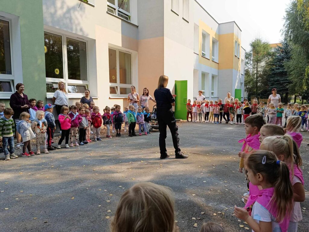 „Bezpieczeństwo w ruchu drogowym” – wizyta Funkcjonariuszy Policji