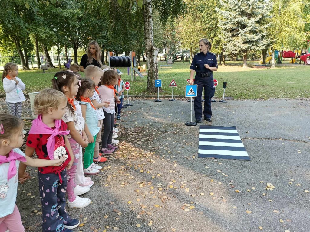 „Bezpieczeństwo w ruchu drogowym” – wizyta Funkcjonariuszy Policji