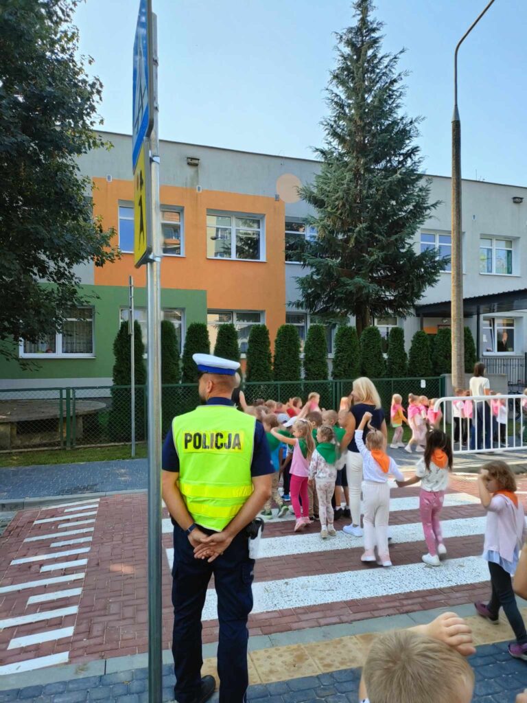 „Bezpieczeństwo w ruchu drogowym” – wizyta Funkcjonariuszy Policji