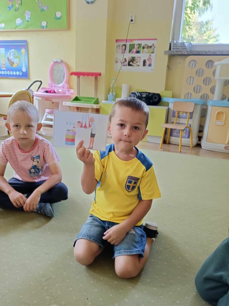 4-latki na zajęciach logopedycznych