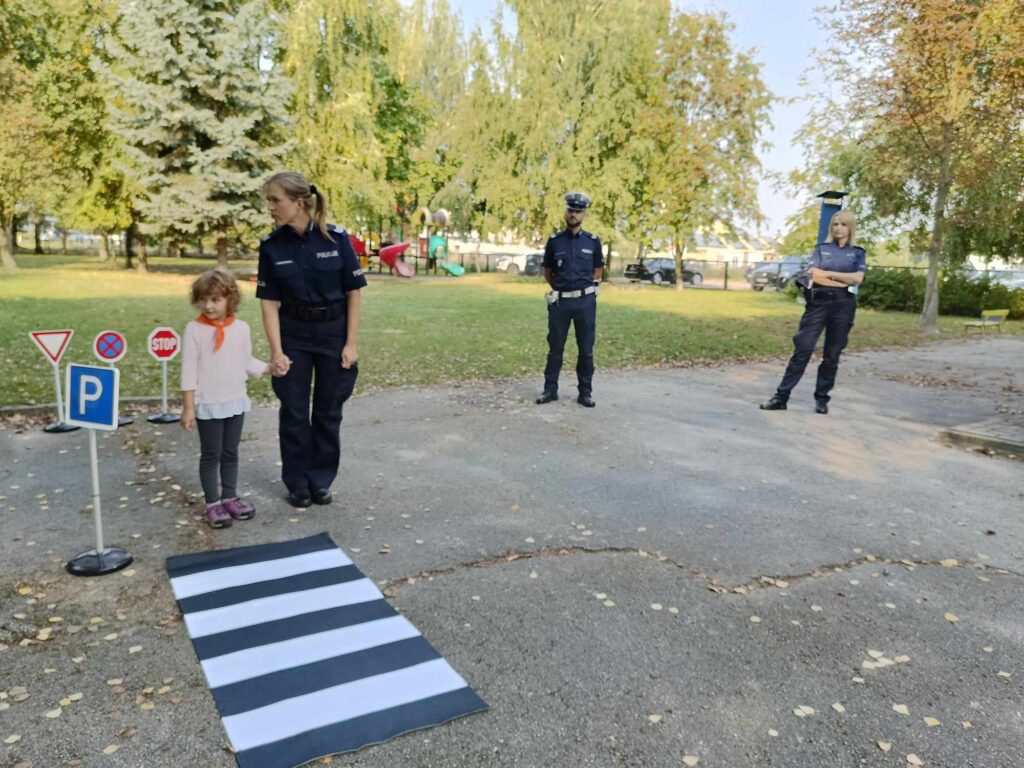 „Bezpieczeństwo w ruchu drogowym” – wizyta Funkcjonariuszy Policji