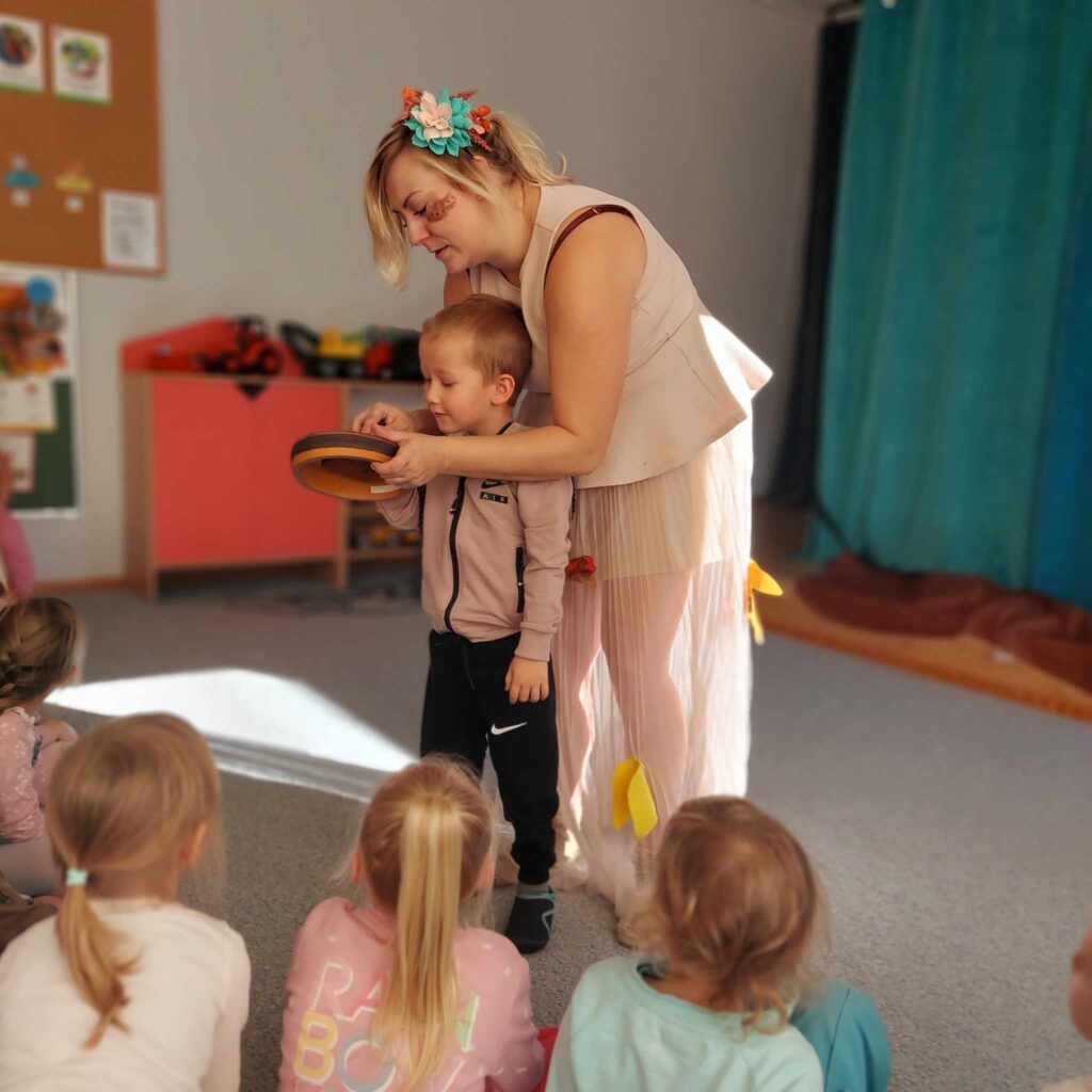 Jesienne przedstawienie w przedszkolu