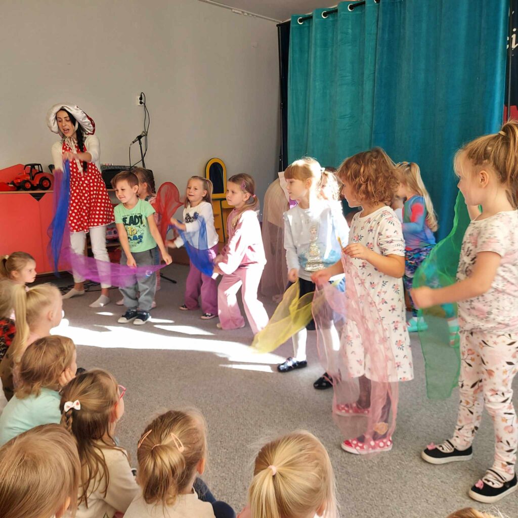 Jesienne przedstawienie w przedszkolu