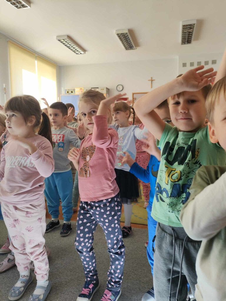 Jesienne przedstawienie w przedszkolu