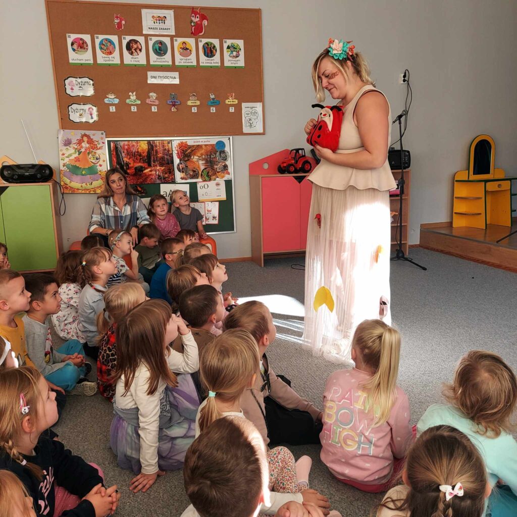 Jesienne przedstawienie w przedszkolu