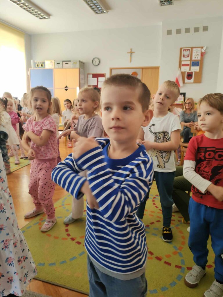 Jesienne przedstawienie w przedszkolu