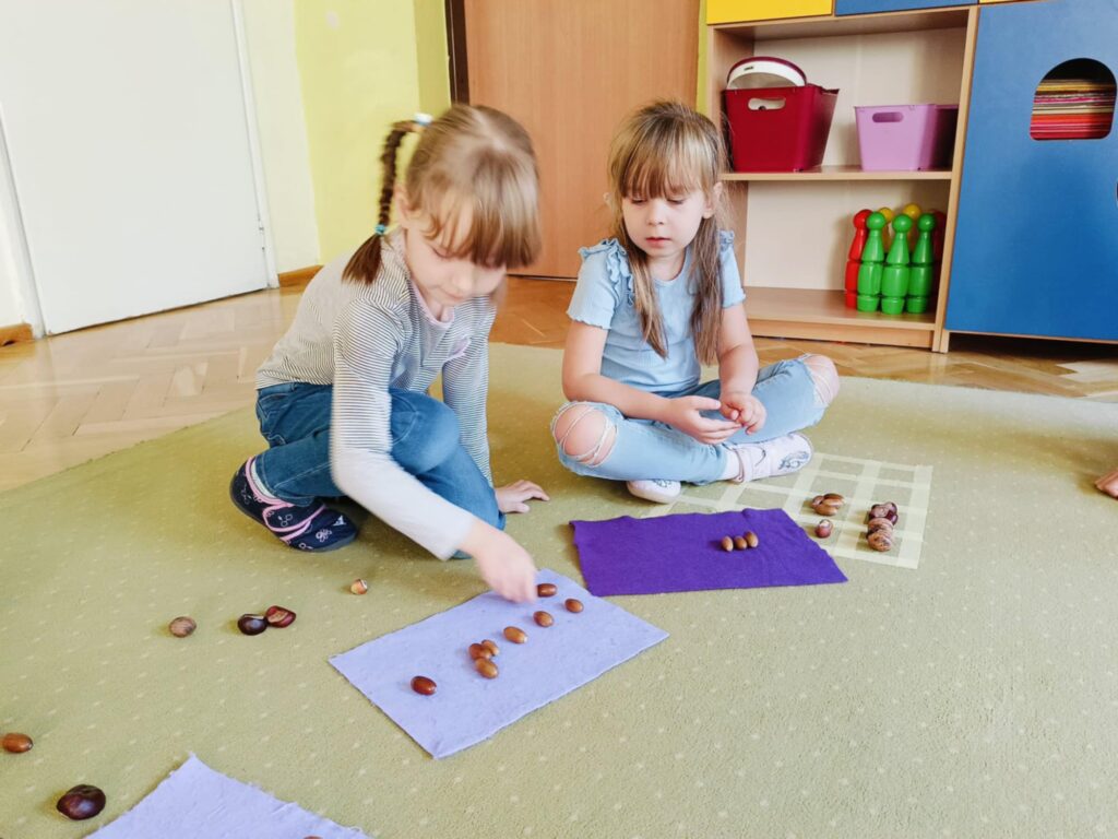 Jesienne zabawy matematyczne „Biedronek”