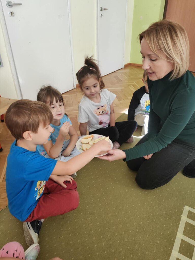 „Biedronki” z wizytą na targu i w piekarni