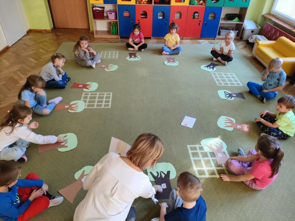 Jesienne zabawy matematyczne „Biedronek”