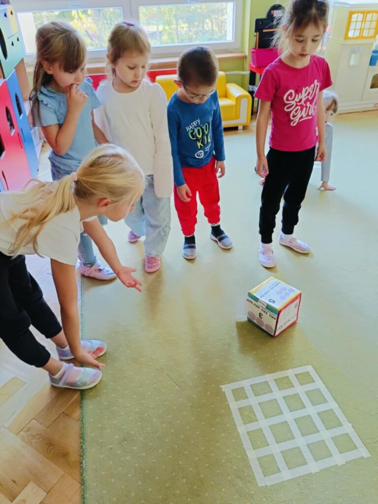 Jesienne zabawy matematyczne „Biedronek”