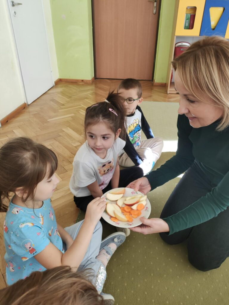 „Biedronki” z wizytą na targu i w piekarni