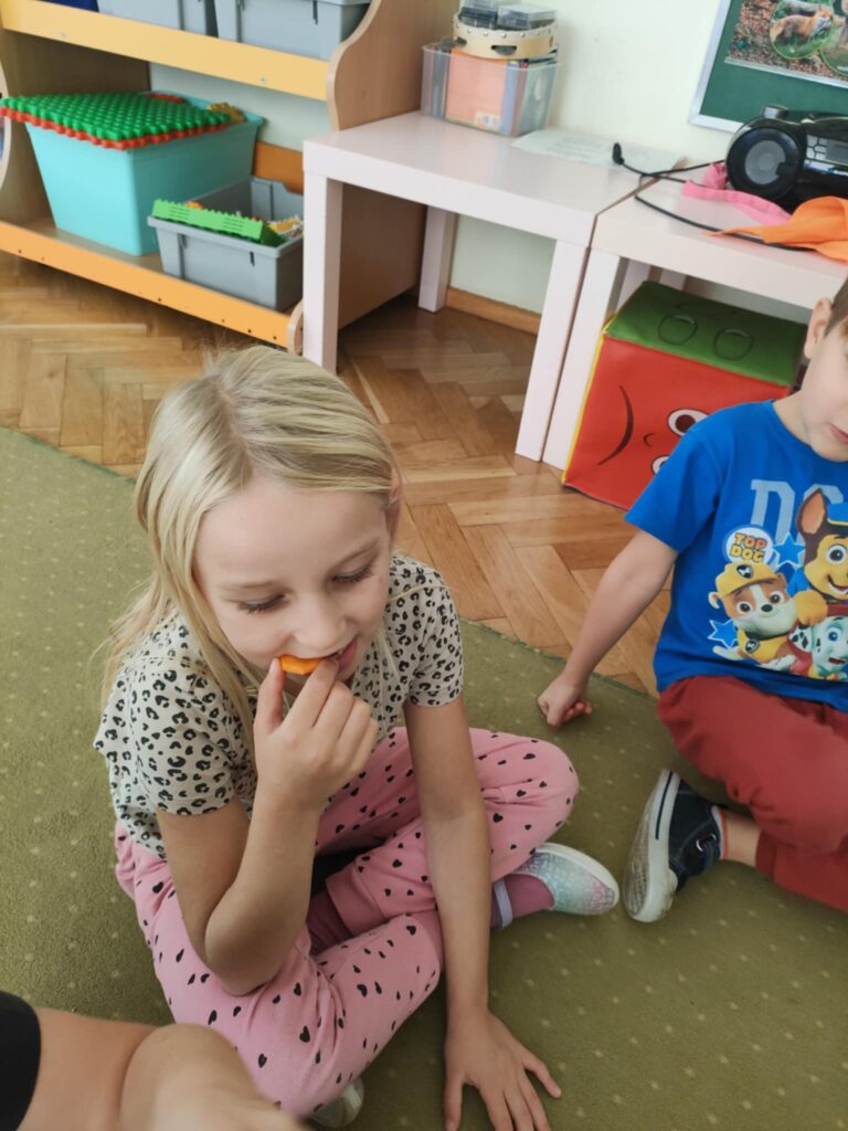 „Biedronki” z wizytą na targu i w piekarni