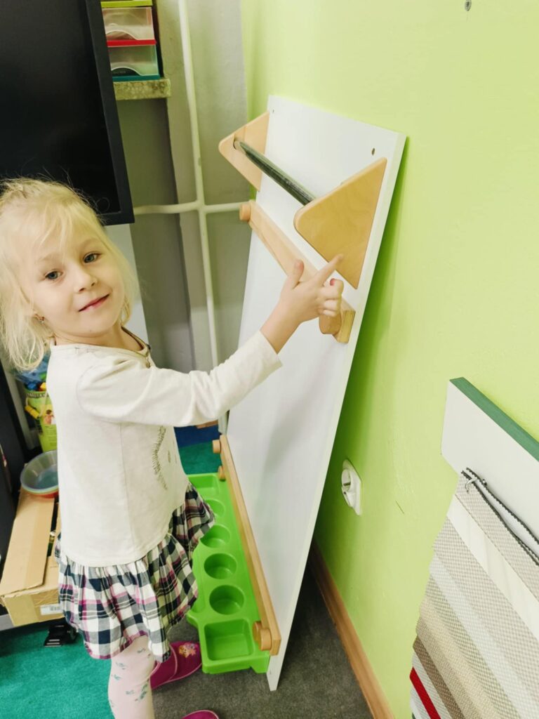 Poznajemy figury geometryczne i utrwalamy znajomość kolorów – zajęcia rewalidacyjne