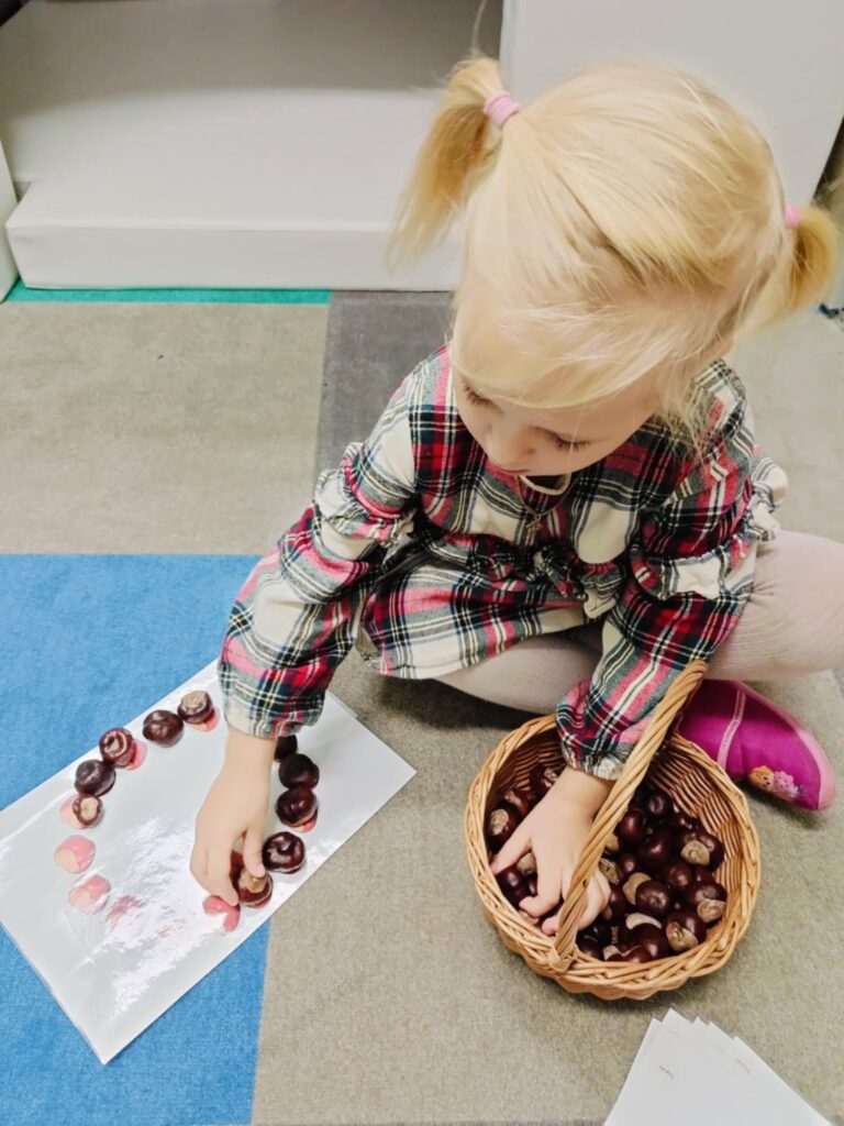 Poznajemy figury geometryczne i utrwalamy znajomość kolorów – zajęcia rewalidacyjne