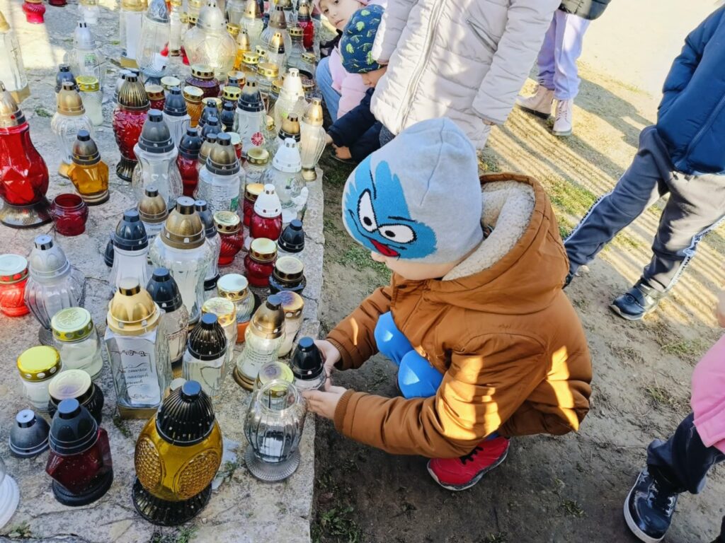 Wizyta „Biedronek” na cmentarzu