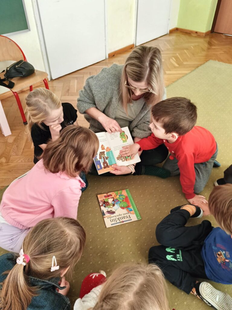„Cała Polska czyta dzieciom” – „Biedronki”