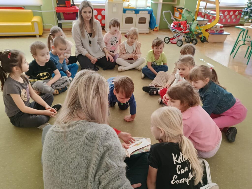 „Cała Polska czyta dzieciom” – „Biedronki”