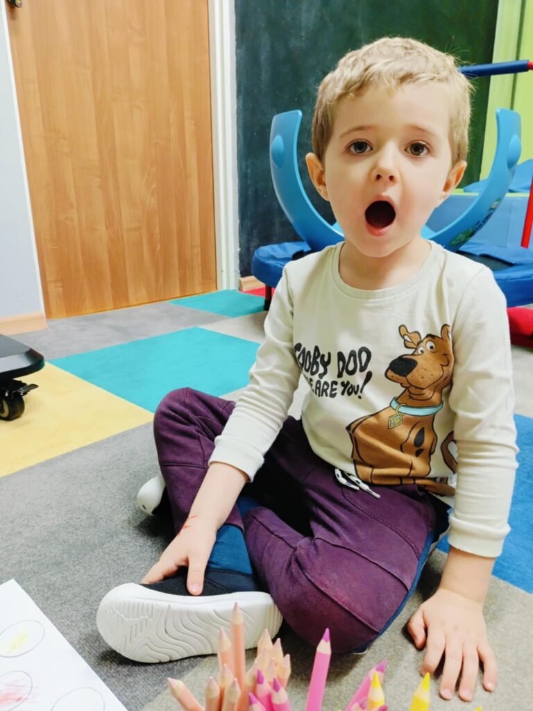 Zajęcia logopedyczne – ćwiczenia pionizacji języka i ustnego toru oddechowego