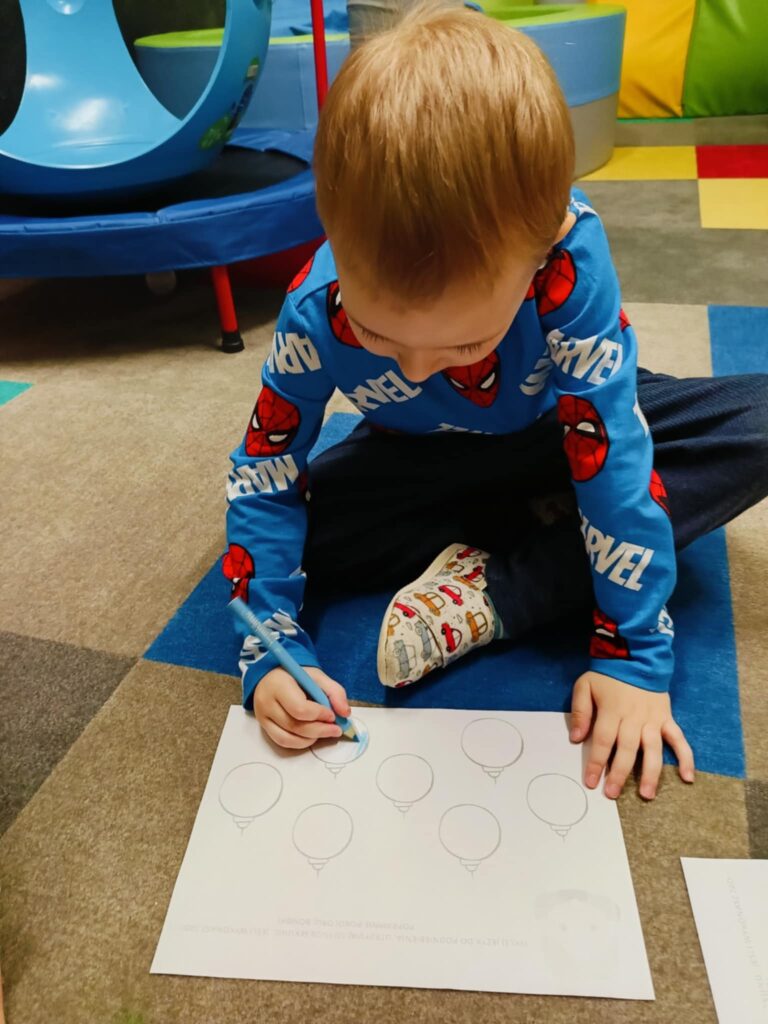 Zajęcia logopedyczne – ćwiczenia pionizacji języka i ustnego toru oddechowego