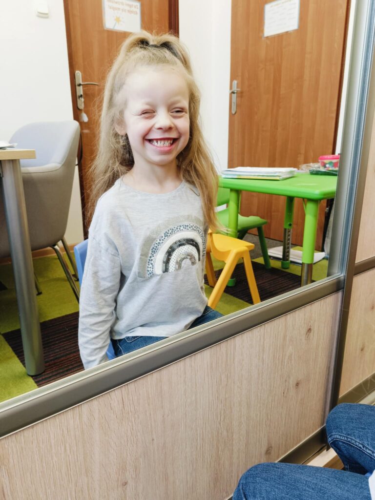 Zajęcia logopedyczne – ćwiczenia pionizacji języka i ustnego toru oddechowego