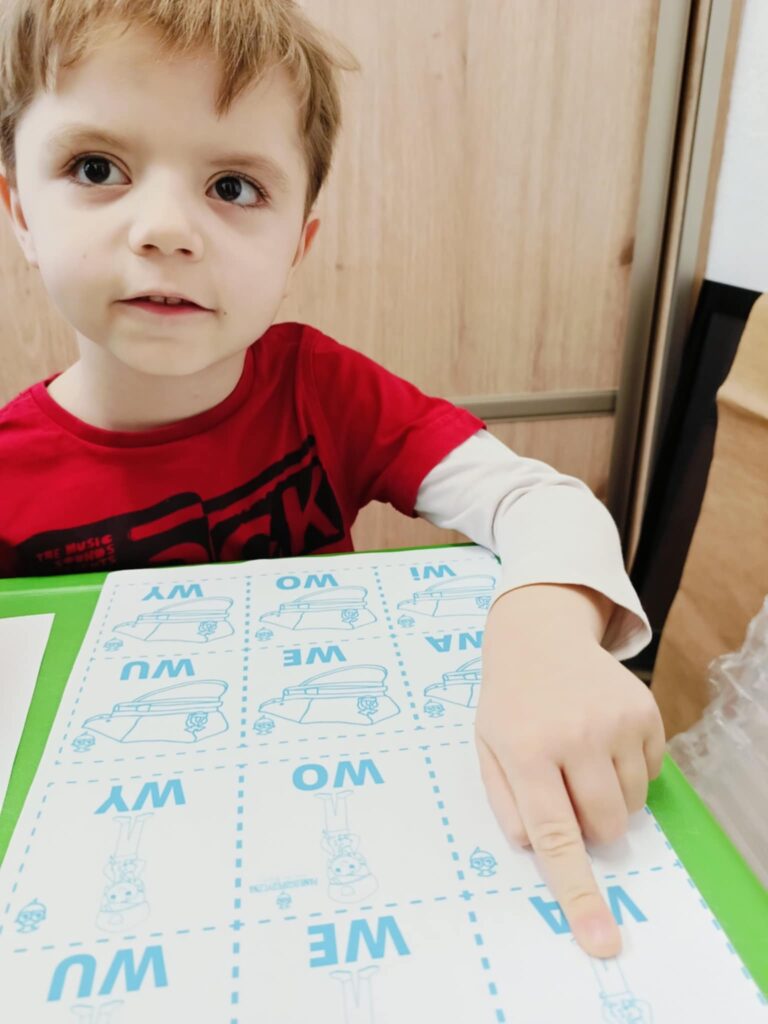 Zajęcia logopedyczne – ćwiczenia pionizacji języka i ustnego toru oddechowego