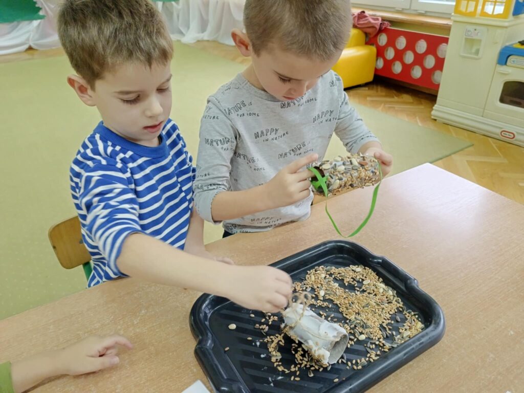 „Biedronki” poznają ptaki pozostające zimą w Polsce