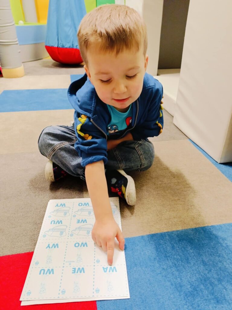 Zajęcia logopedyczne – ćwiczenia pionizacji języka i ustnego toru oddechowego