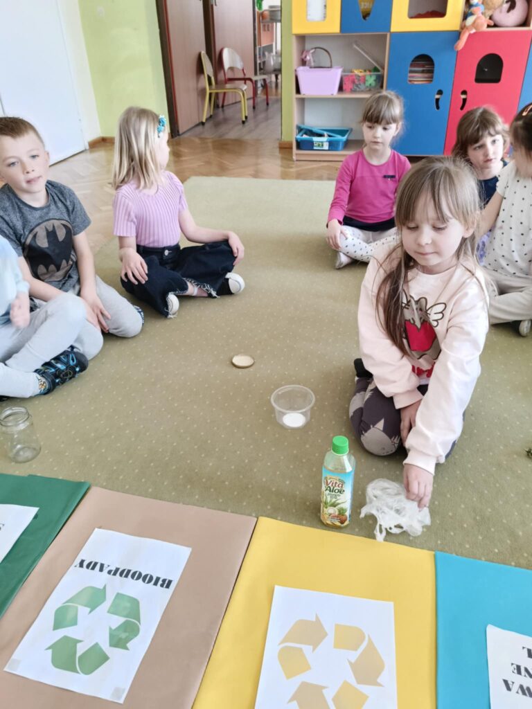 Drugie życie odpadów – realizacja programu „Kubusiowi Przyjaciele Natury" w „Biedronkach”