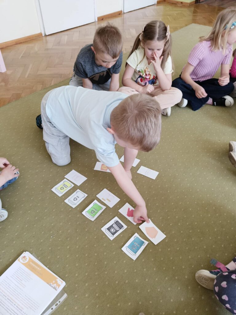 Drugie życie odpadów – realizacja programu „Kubusiowi Przyjaciele Natury" w „Biedronkach”