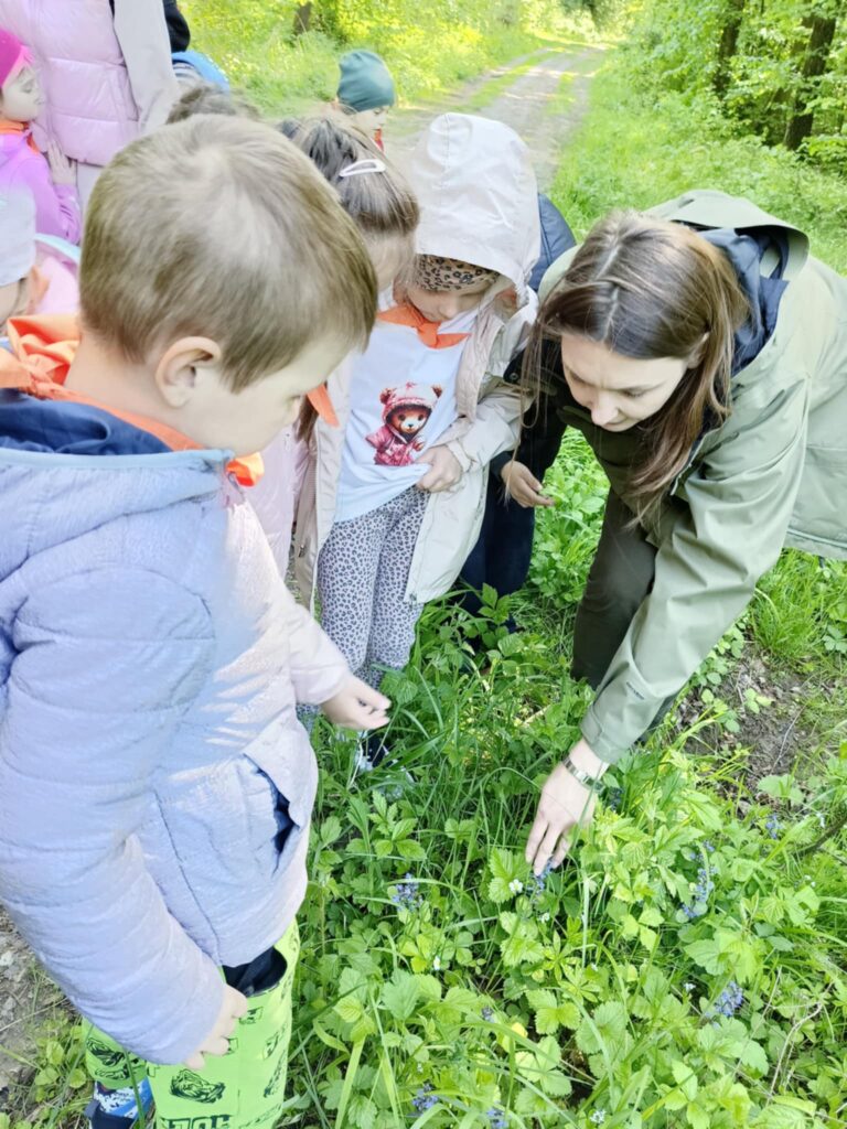 Leśna przygoda naszych „Biedronek”